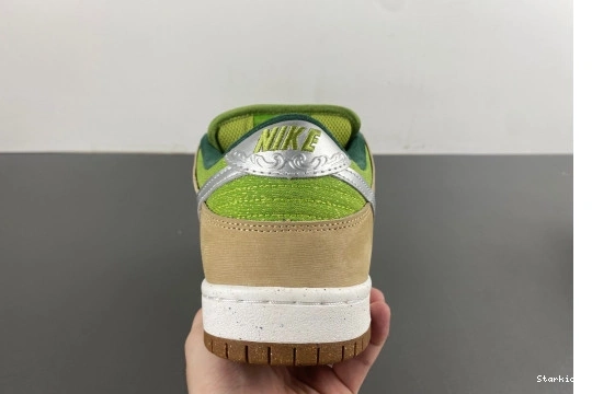  Dunk Nike Low SB  FQ7585-200 “Escargot” 1206
